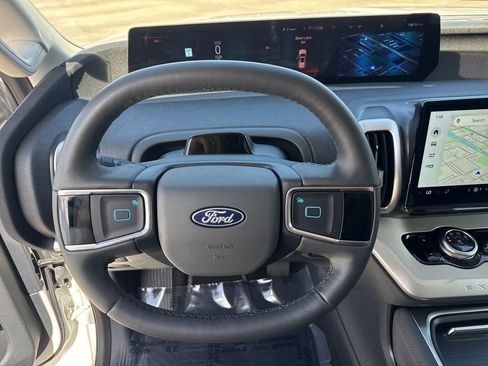 Certified 2025 Ford Expedition Active image 15