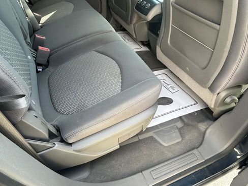 Used 2009 Chevrolet Traverse LS FWD image 11