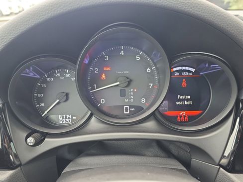 Certified 2025 Porsche Macan AWD/4WD image 14
