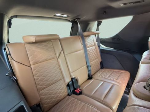 Used 2021 Cadillac Escalade Premium Luxury AWD/4WD image 14