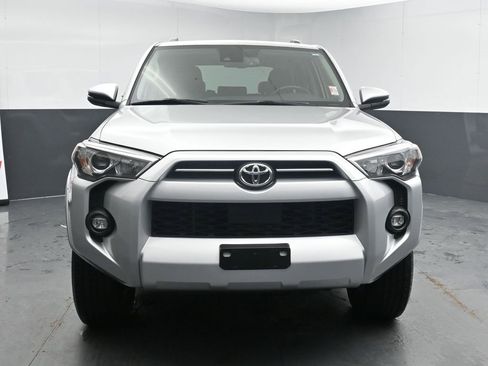 Used 2022 Toyota 4Runner SR5 Premium image 3
