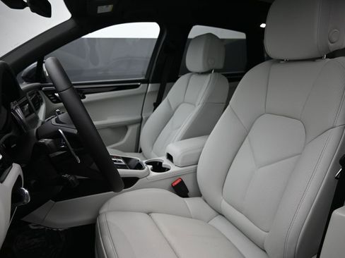 Used 2025 Porsche Macan S AWD/4WD image 5