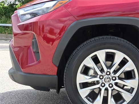 Used 2023 Toyota RAV4 XLE Premium image 5