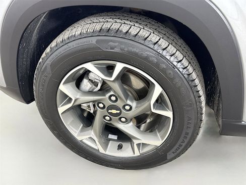 Used 2024 Chevrolet Trax LT w/ Driver Confidence Package FWD image 30