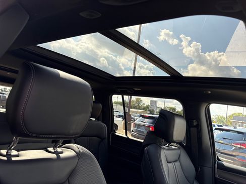 New 2025 Jeep Wagoneer L Series II w/ Premium Group I image 11