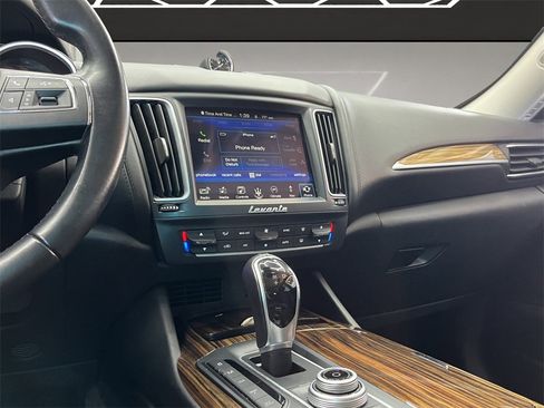 Used 2017 Maserati Levante w/ Luxury Package image 13