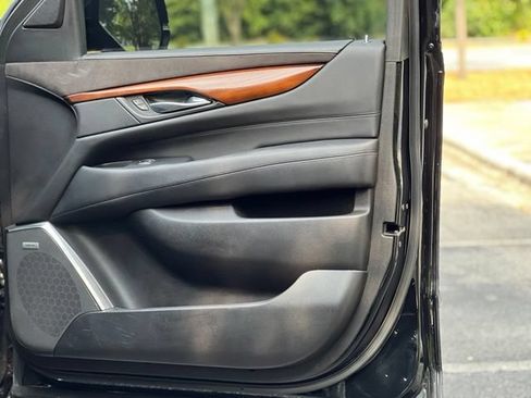 Used 2018 Cadillac Escalade ESV Luxury RWD image 22