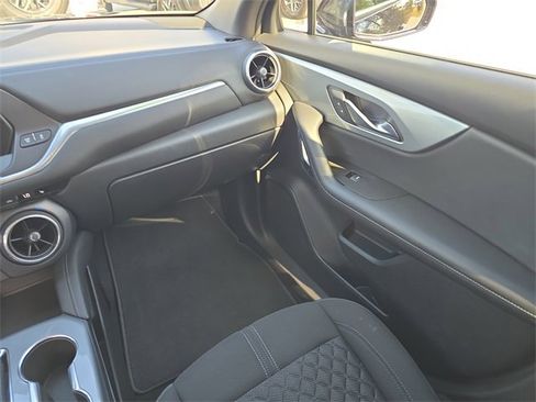 Used 2020 Chevrolet Blazer LT image 12