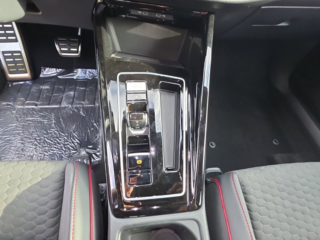 New 2026 Volkswagen GTI SE FWD image 21
