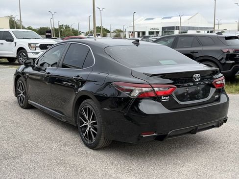 Used 2022 Toyota Camry SE FWD image 7