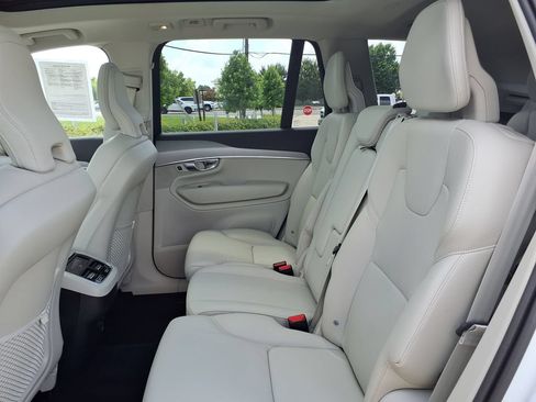 Certified 2025 Volvo XC90 B5 Core AWD/4WD image 19