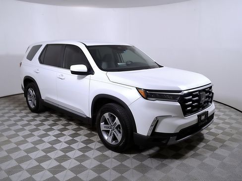 Used 2025 Honda Pilot EX-L image 6