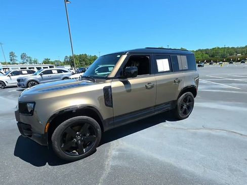 Used 2024 Land Rover Defender 110 X-Dynamic SE AWD/4WD image 1