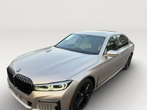 Used 2022 BMW 740i w/ Luxury Rear Seating Package RWD image 4