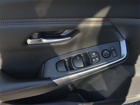New 2025 Nissan Sentra SR w/ Midnight Edition image 9