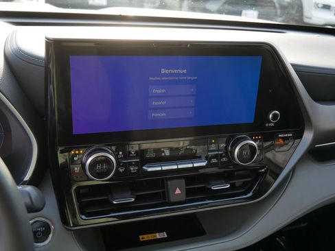 Used 2023 Toyota Highlander Limited image 22