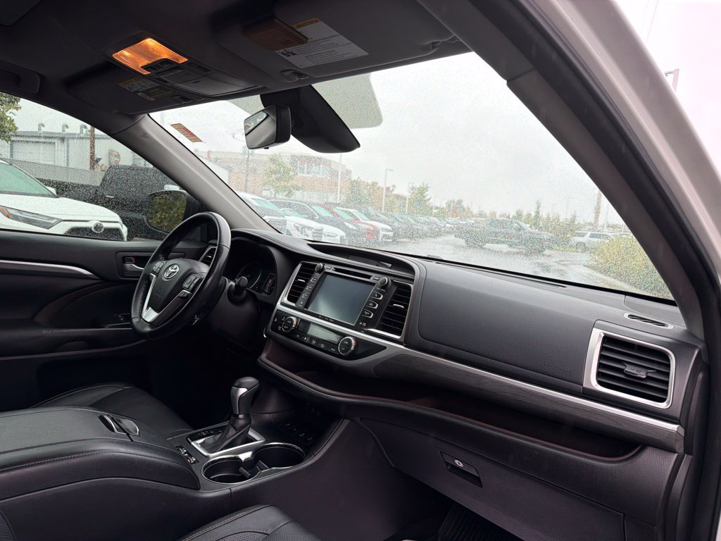 Used 2018 Toyota Highlander Limited AWD/4WD image 12