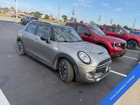 Used 2019 MINI Cooper S w/ Driver Assistance Package FWD image 3