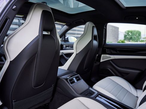 Used 2025 Porsche Panamera 4 w/ Premium Package image 43