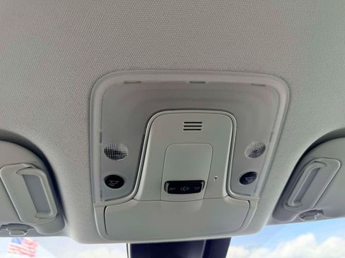 Used 2019 Toyota Prius XLE AWD/4WD image 27