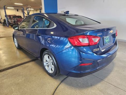 Certified 2019 Chevrolet Cruze LT w/ Sun And Sound Package image 2