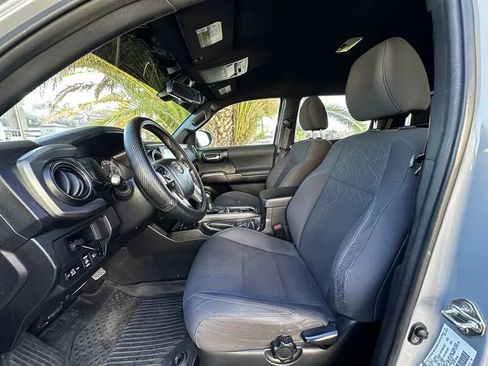 Used 2018 Toyota Tacoma TRD Sport RWD image 19