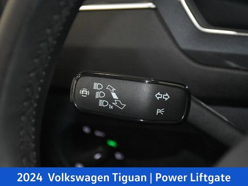Used 2024 Volkswagen Tiguan SE R-Line image 10