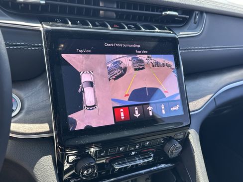 New 2025 Jeep Grand Cherokee Limited w/ Luxury Tech Group II AWD/4WD image 22