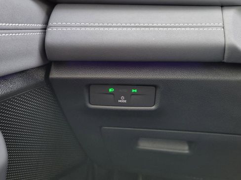 Certified 2025 Volkswagen Tiguan SE image 21