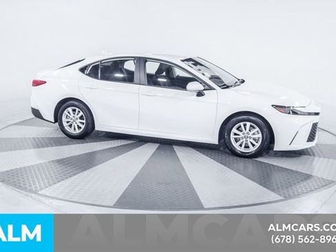 Used 2025 Toyota Camry LE image 13