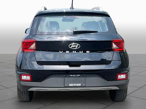 Used 2025 Hyundai Venue SEL FWD image 4