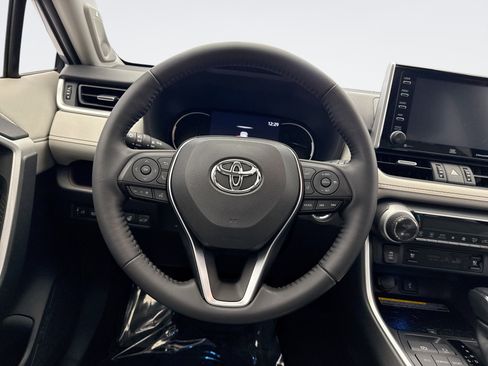 Used 2021 Toyota RAV4 Limited image 12