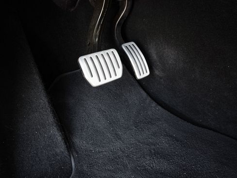 Used 2024 Tesla Model Y Performance image 18