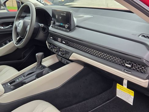 Certified 2025 Honda Accord SE image 28