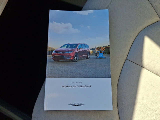 Used 2017 Chrysler Pacifica Touring-L FWD image 24