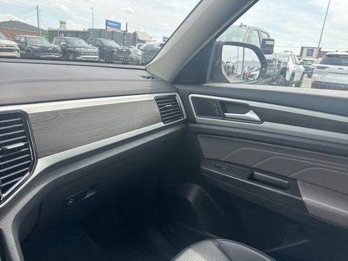 Used 2022 Volkswagen Atlas SE FWD image 16