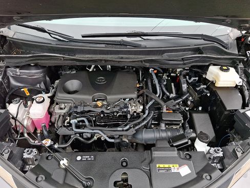 Certified 2025 Toyota Sienna XLE FWD image 28