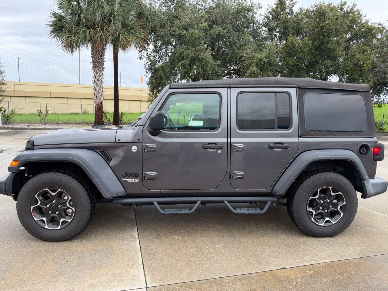 Used 2021 Jeep Wrangler Unlimited Sport AWD/4WD image 2