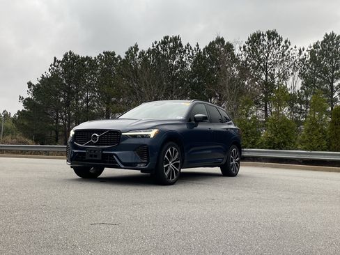 Used 2025 Volvo XC60 B5 Plus image 13