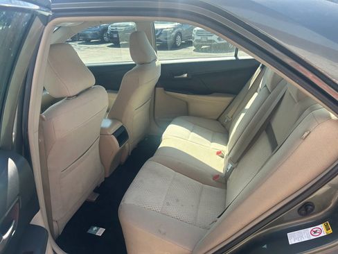 Used 2014 Toyota Camry LE image 9