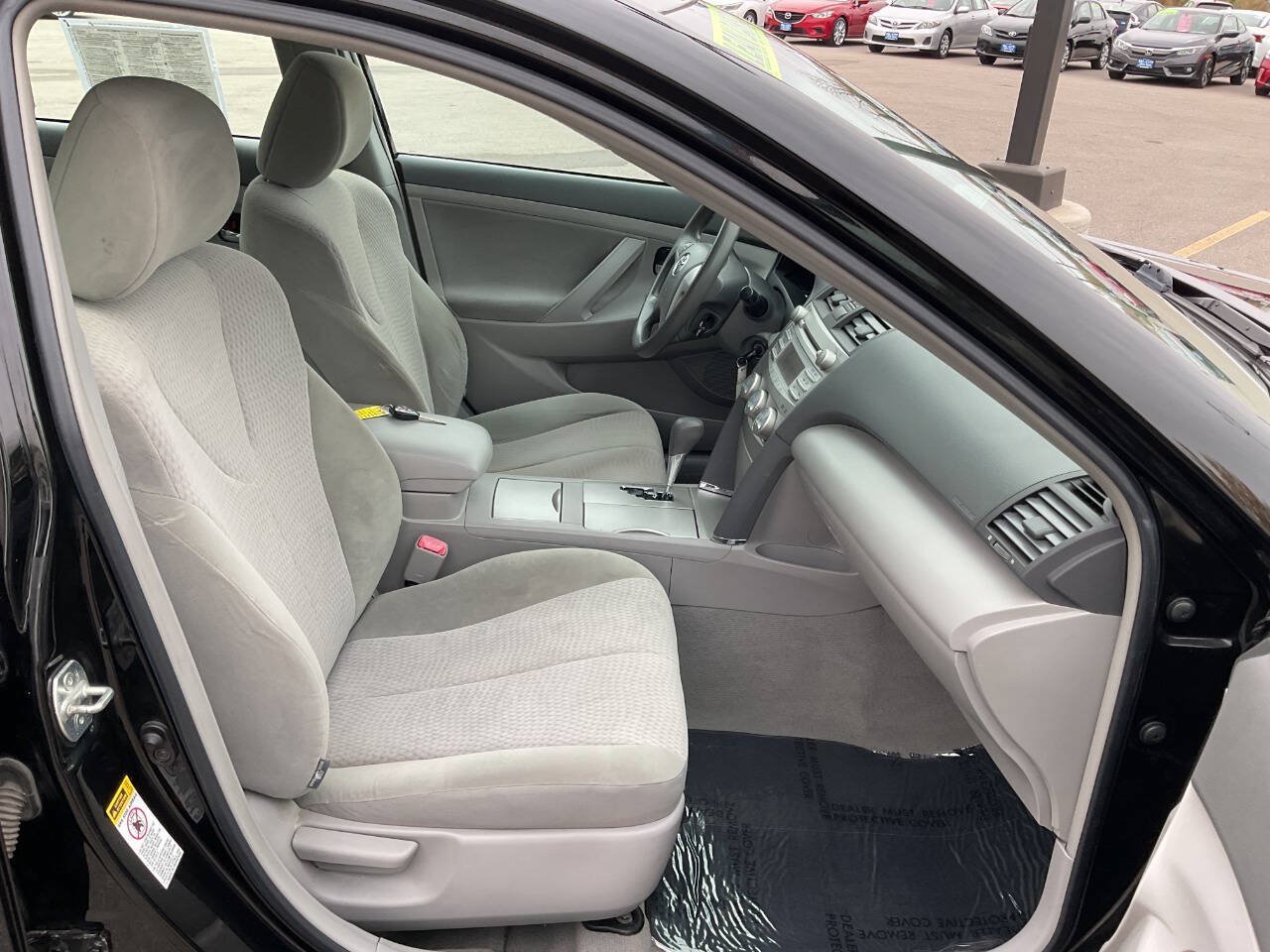 Used 2011 Toyota Camry LE FWD image 33