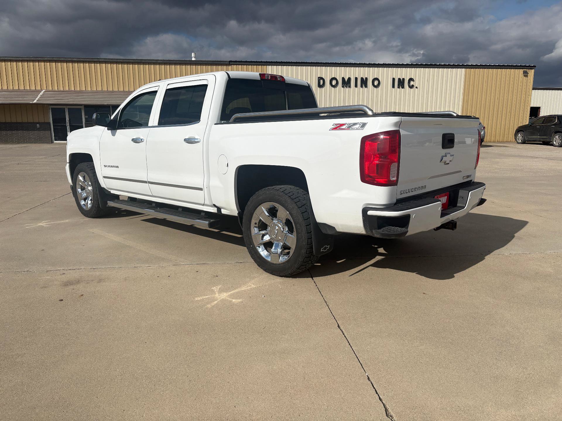 Used 2017 Chevrolet Silverado 1500 LTZ Z71 w/ LTZ Plus Package AWD/4WD image 4
