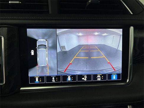 Used 2021 GMC Yukon Denali w/ Denali Premium Package image 15