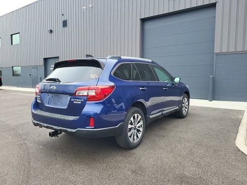 Used 2017 Subaru Outback 2.5i Touring image 3