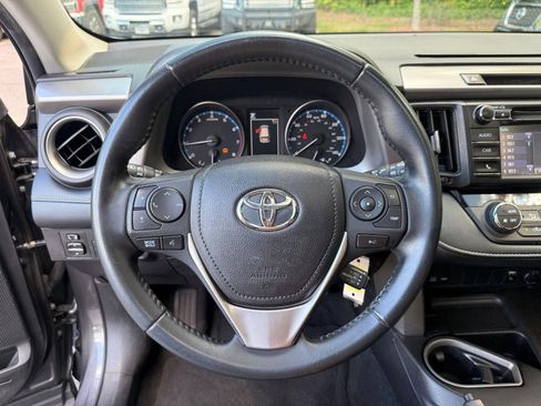 Used 2018 Toyota RAV4 XLE AWD/4WD image 33