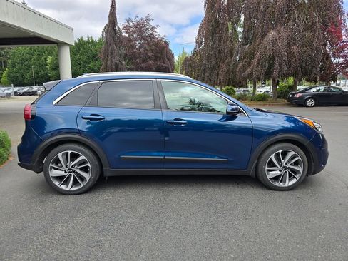 Certified 2019 Kia Niro Touring FWD image 3