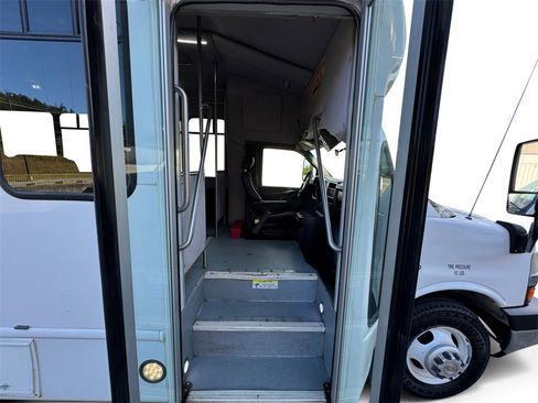 Used 2015 Chevrolet Express 3500 w/ Shuttle Bus Package image 18