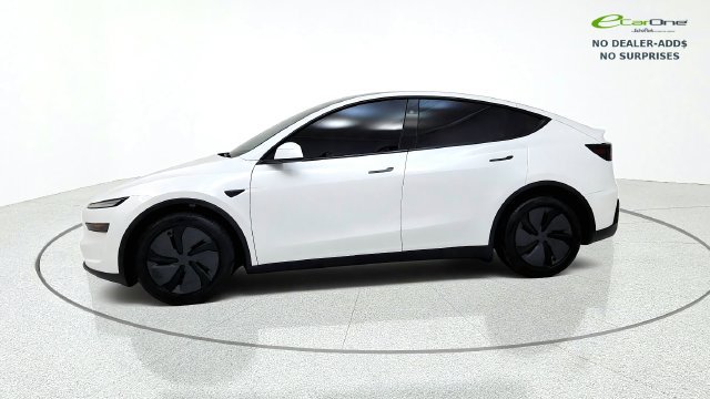 Used 2026 Tesla Model Y AWD image 4