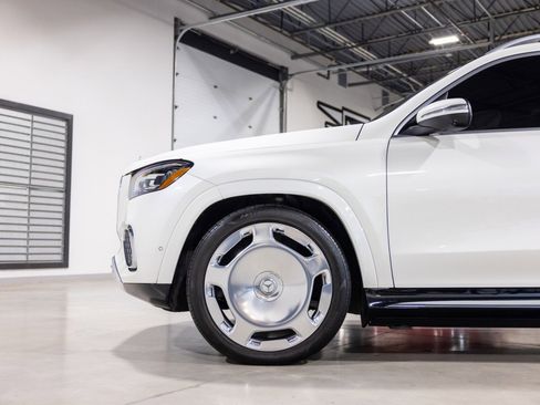 Used 2024 Mercedes-Benz Maybach GLS 600 4MATIC image 17