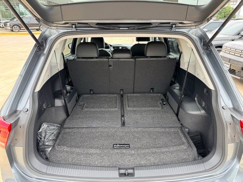 Used 2022 Volkswagen Tiguan SE FWD image 28